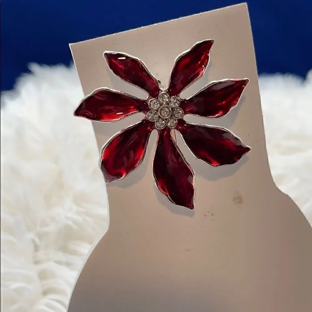 Large flower pin